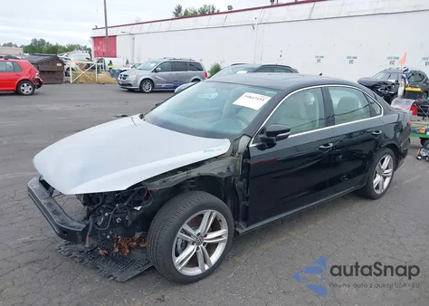 2015 Volkswagen Passat Se z USA, uszkodzony, nr VIN 1VWBV7A34FC012779